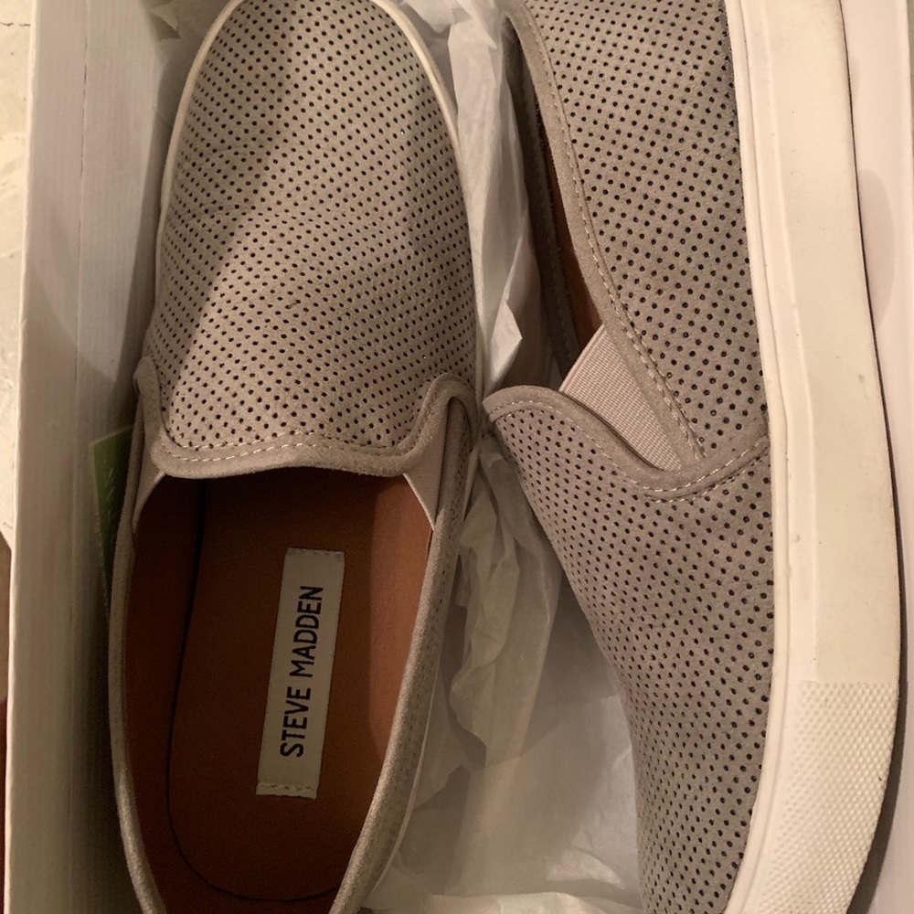 Steve Madden slip one